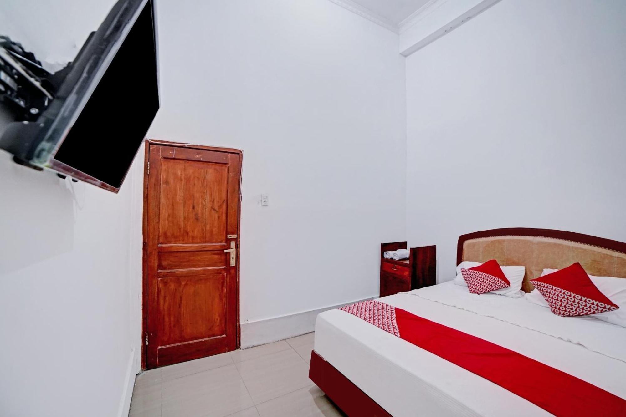Oyo 90387 Sepakat Guest House Medan Exterior foto